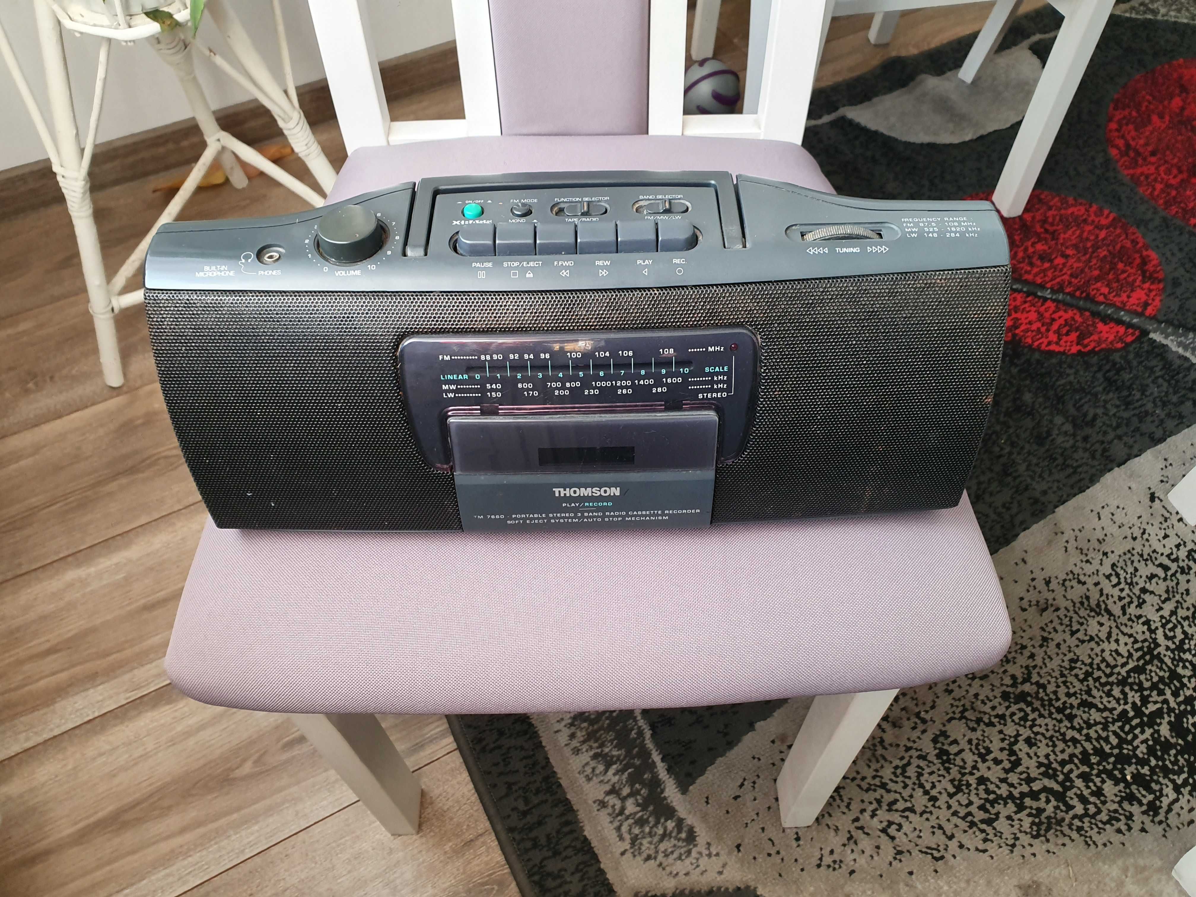 Stary zabytkowy radiomagnetofon Thomson TM 7660