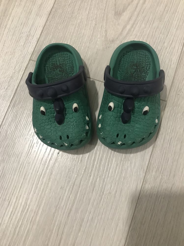 Buty crocsy rozmiar 19, krokodyle 9-12 m-cy