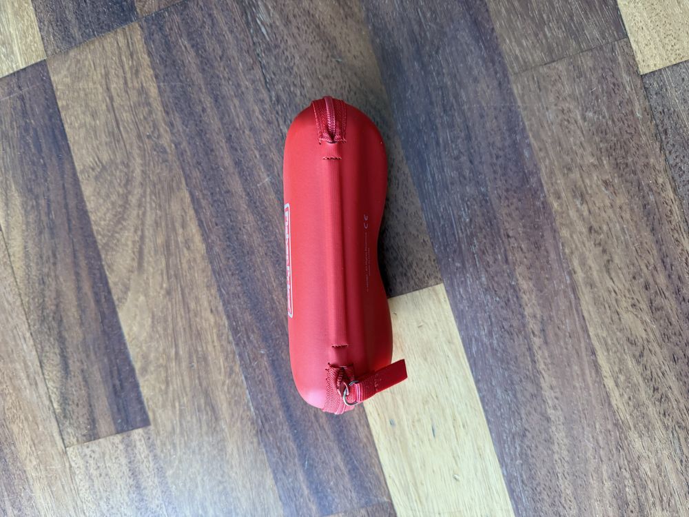 Dziecięce pudełko na okulary Fisher Price czerwone
