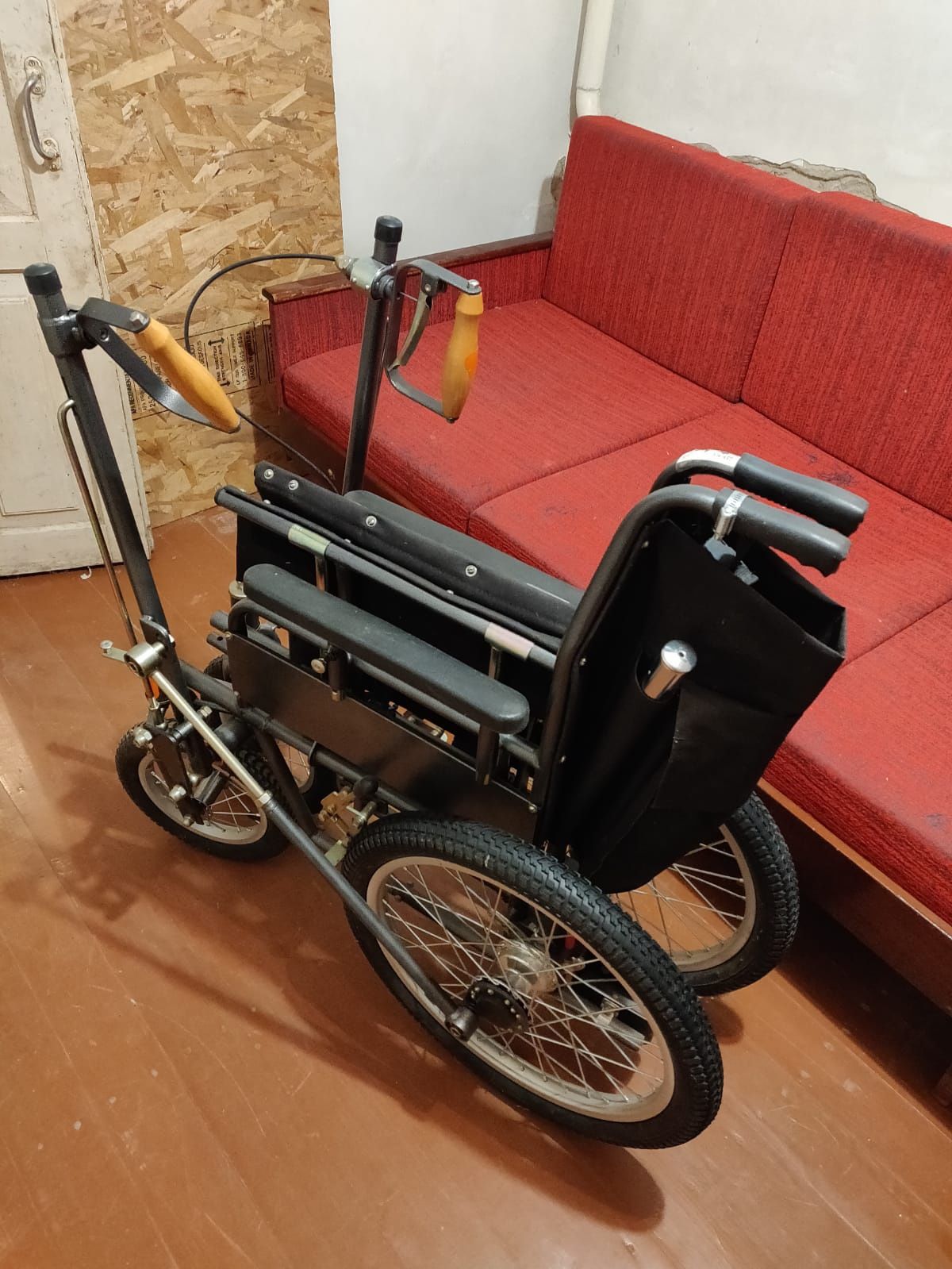 Кресло инвалидное с ручным приводом