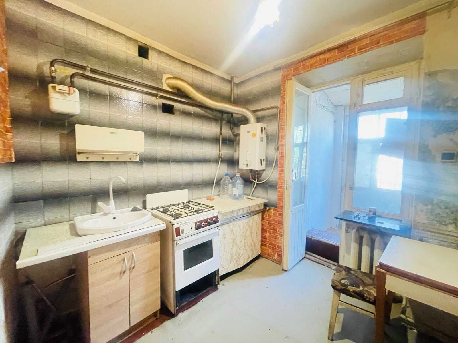 Продаю 2-ну квартиру. ПТЗ. Район  СШ 28. Не  кутова