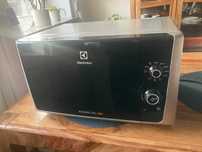 Sprzedam mikrofalówkę Electrolux