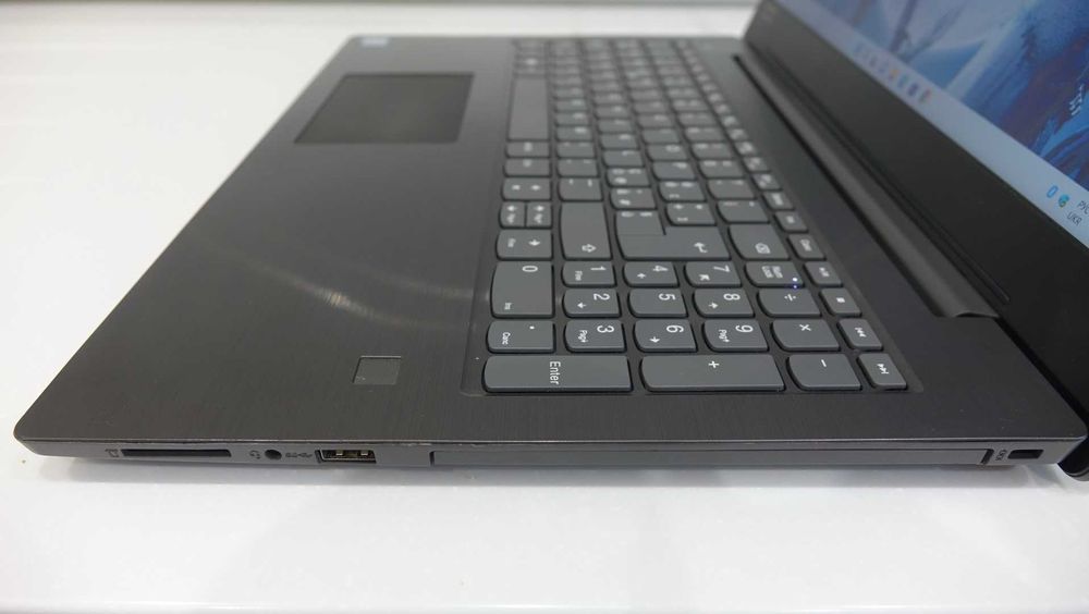 Ноутбук Lenovo V330-15ikb 15.6 FHD i5-8250U 8 240gb ssd Win11 ОБСЛУЖЕН