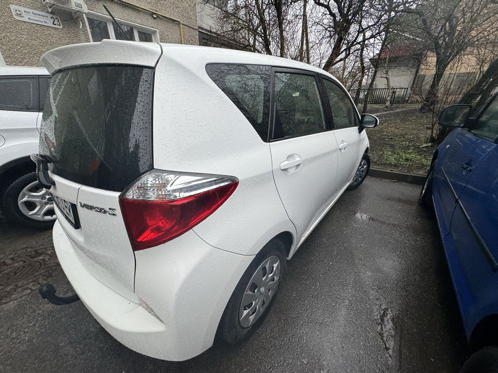 Toyota Versa S 2011 рік