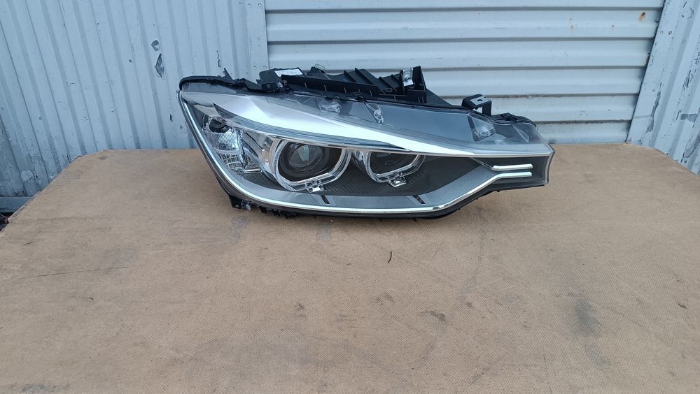 Vendo farol direito de BMW 3 series F30 31 xenon ano 2013/19