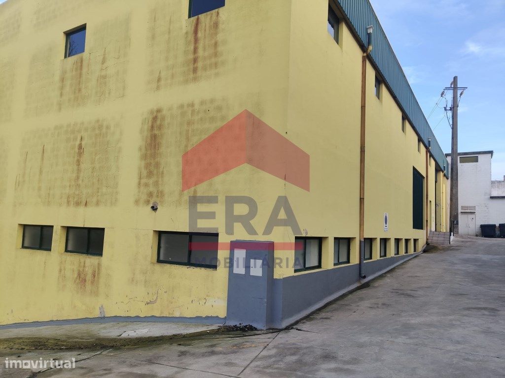 Armazém amplo com 900m2