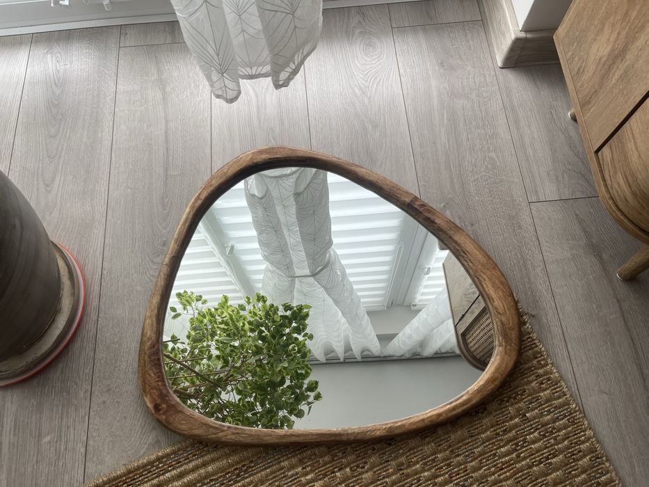 Piękne, drewniane lustro ścienne