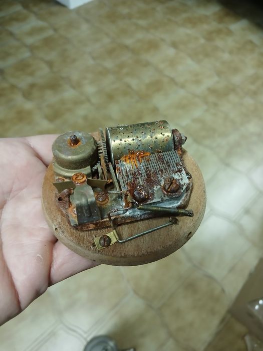 Cocktail Shaker Art Deco c/ caixa de música