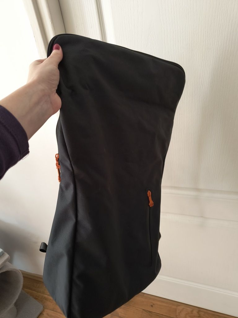 Plecak czarny na laptopa woodporny