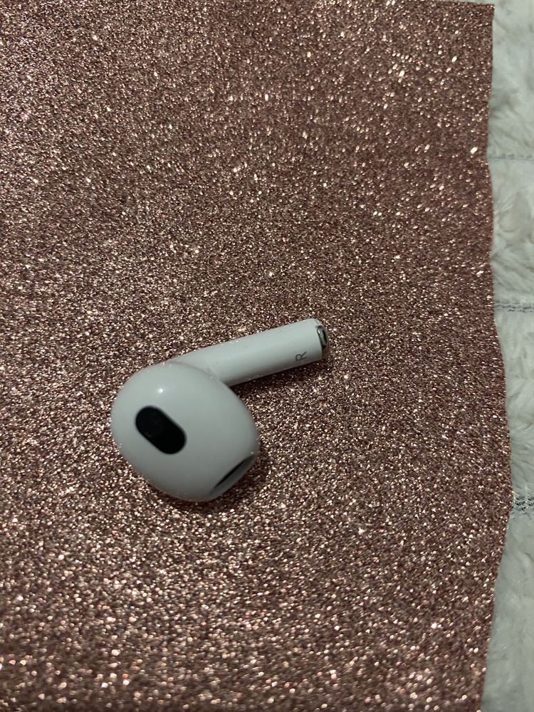 Продам навушник аірподс airpods 3 правий a2465