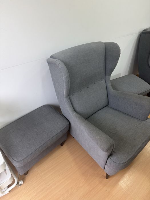 Poltrona com repousa pes