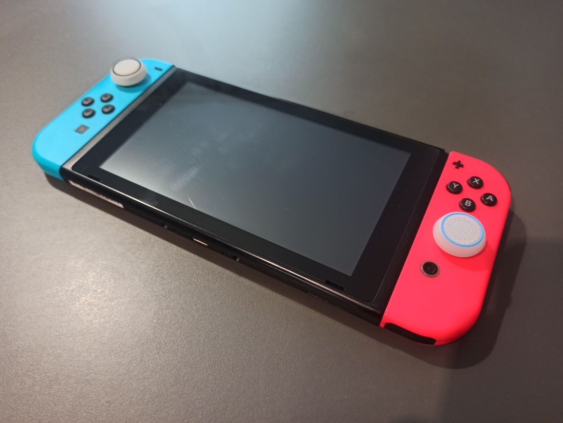 Nintendo Switch V1 + Akcesoria + Gry + 2 x Etui