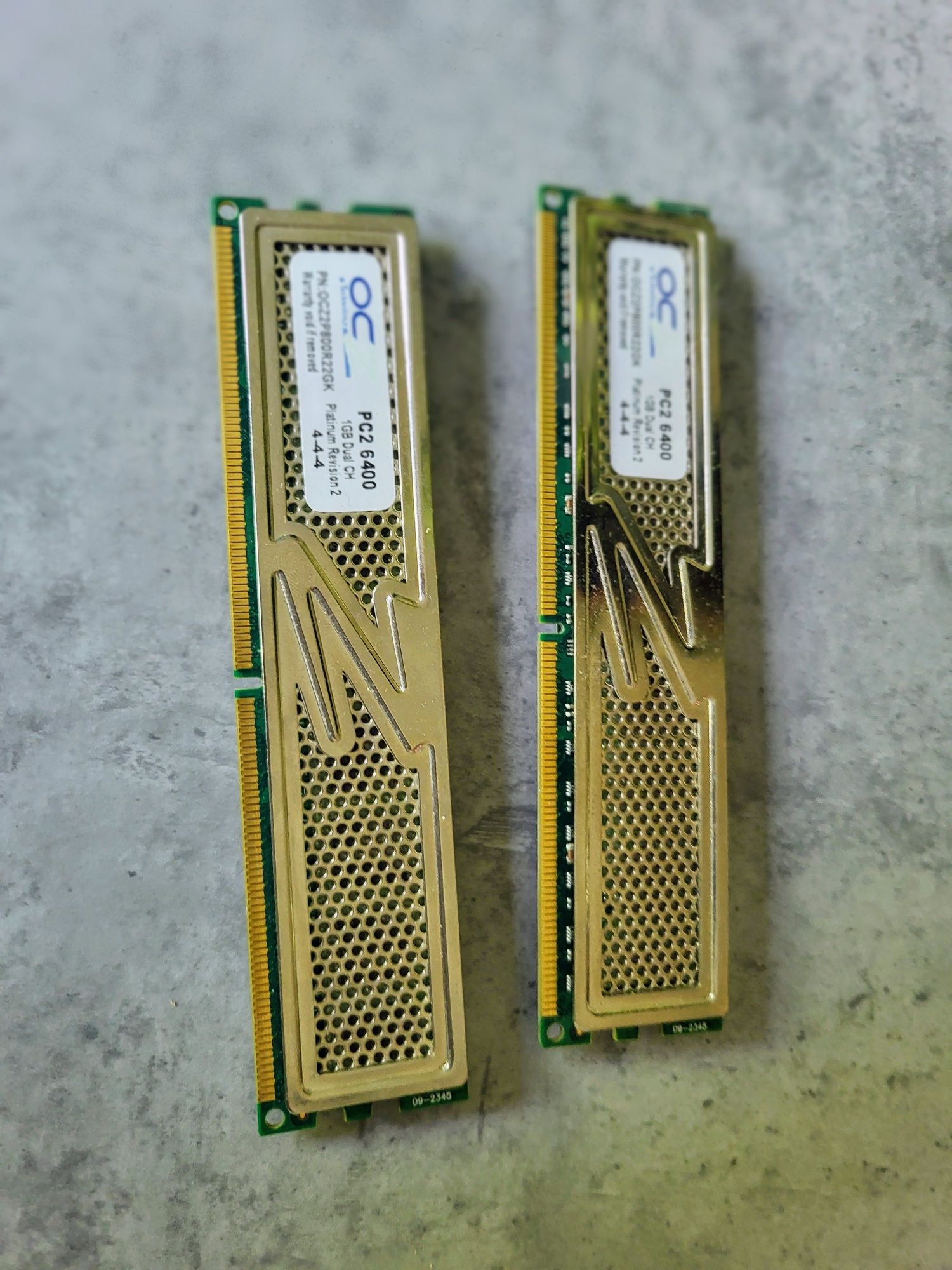 Dwie pamięci  OCZ2P800R22GK 1GB OCZ DDR2 PlatinumEdition800MHz