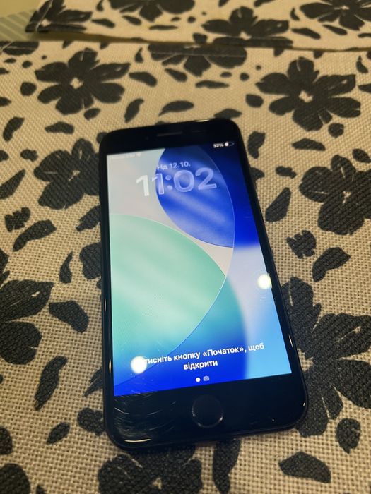 Продам iPhone SE 64gb