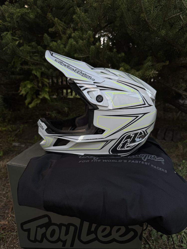 Troy Lee Designs D4 composite szary grey nowy L MIPS
