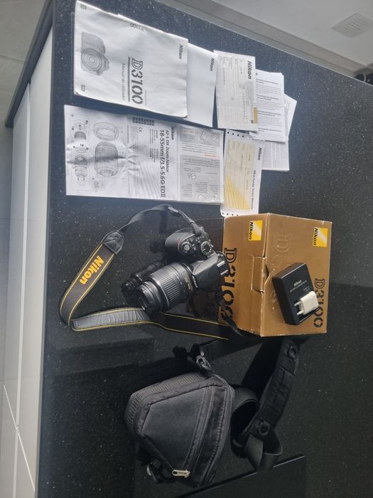 Nikon D3100 + objectiva AF-S DX 18-55mm

Nikon AF-S DX Nikkor 18-55mm