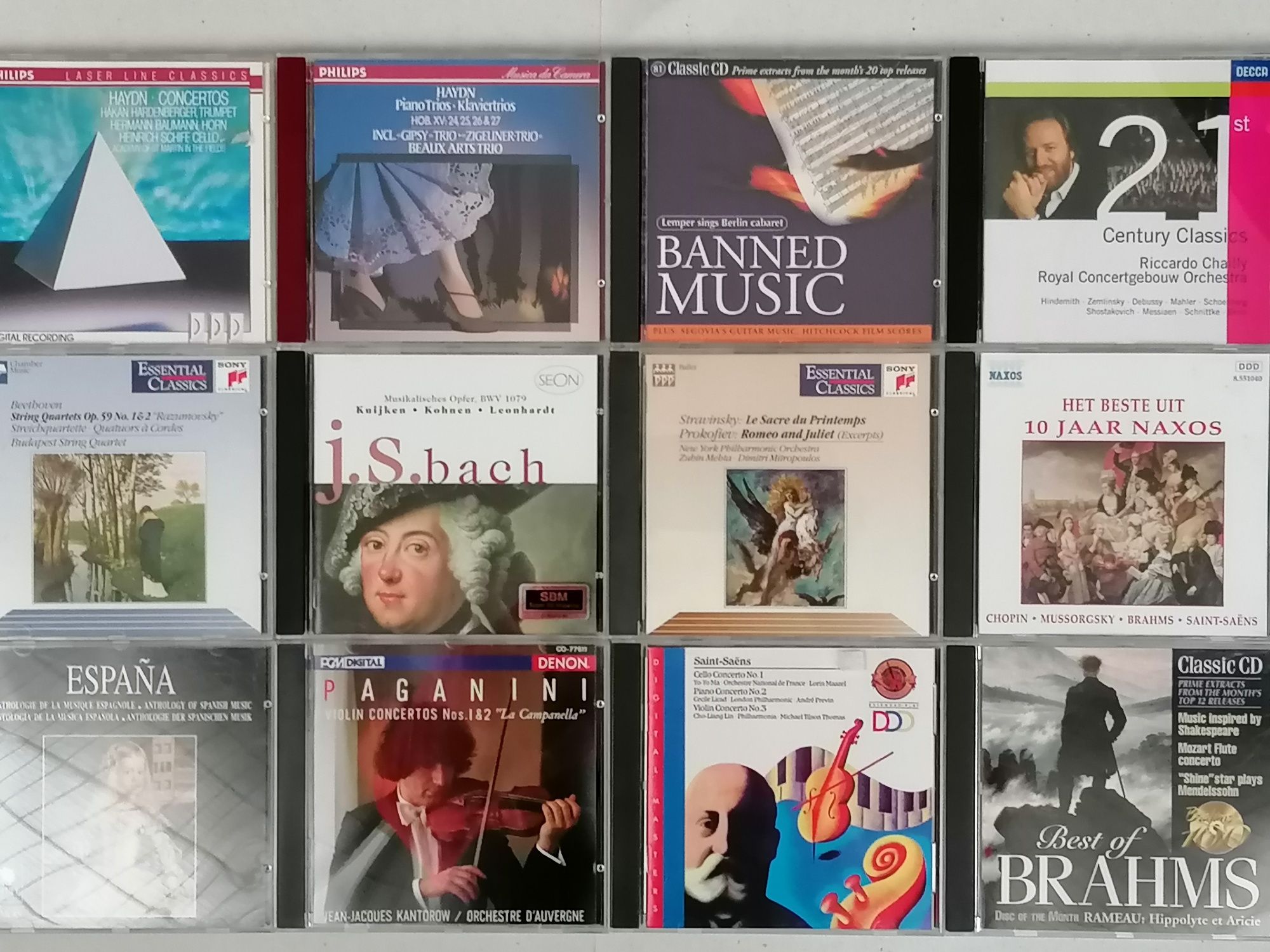 Conjunto de 60 CDs de música clássica variada.