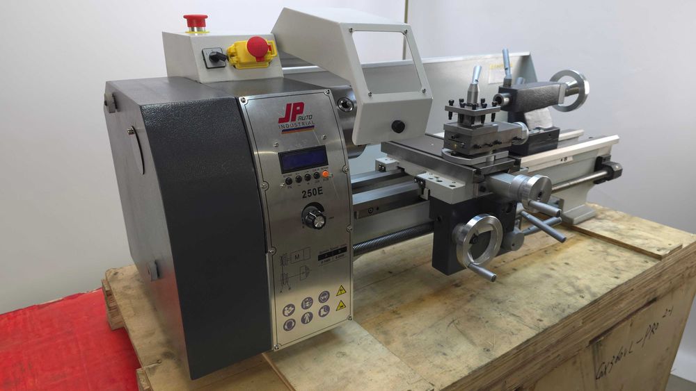 Токарно-винторезный станок по металлу 250Е JPAuto Industrial 800мм