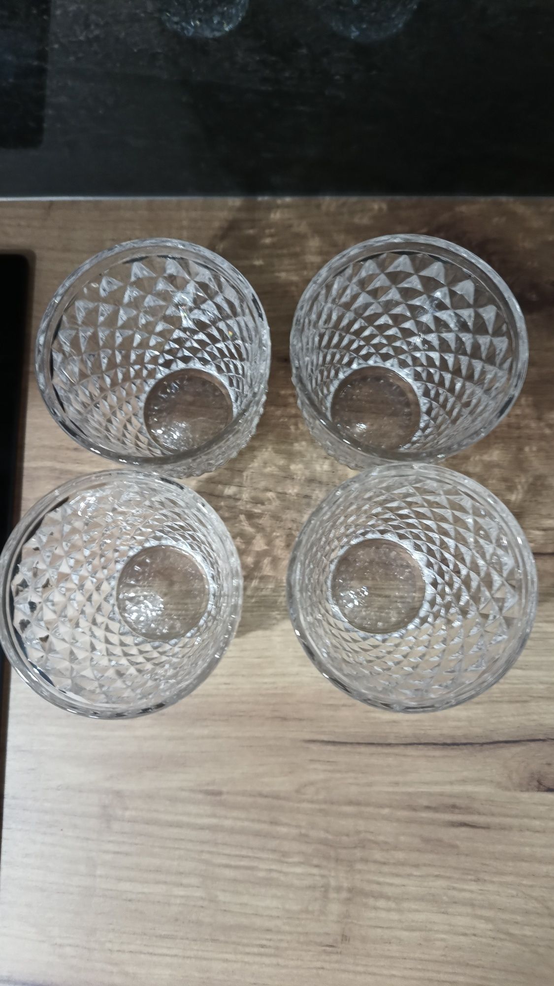 Zestaw 4 szklanki z wypukłym wzorem nowe bez metki