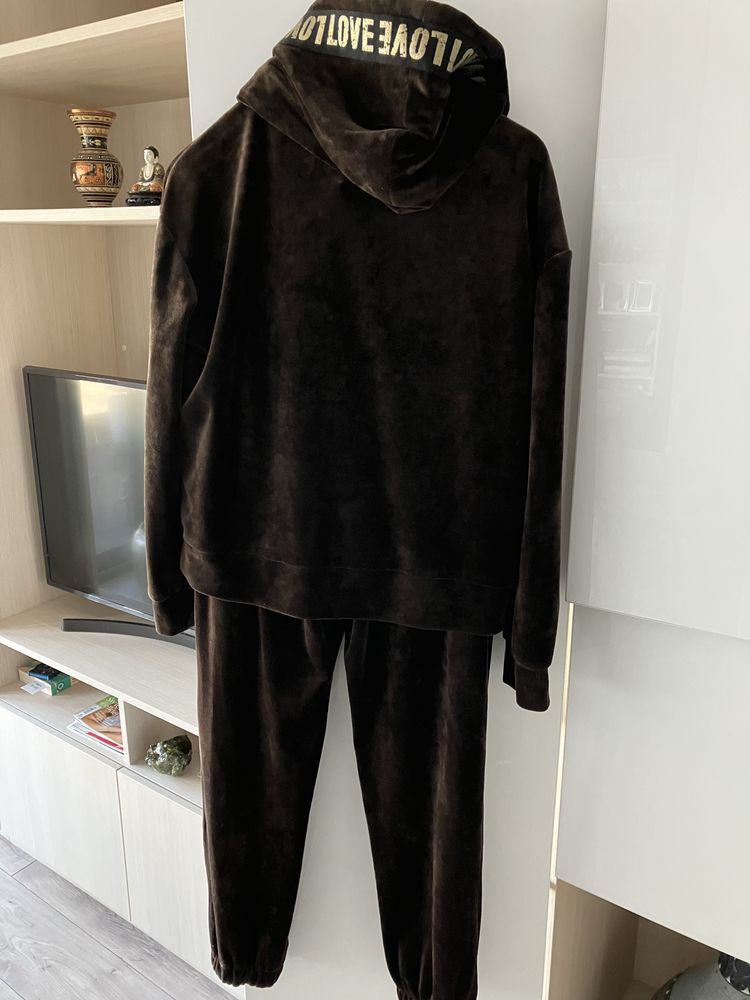 Dres  firmy Feema