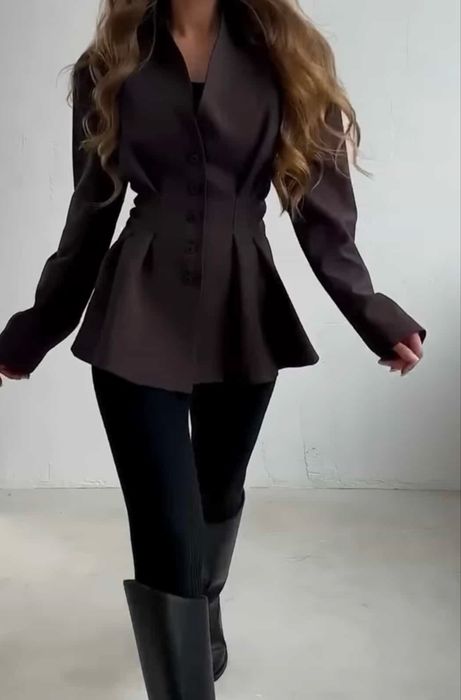 Піджак коричневий з талією