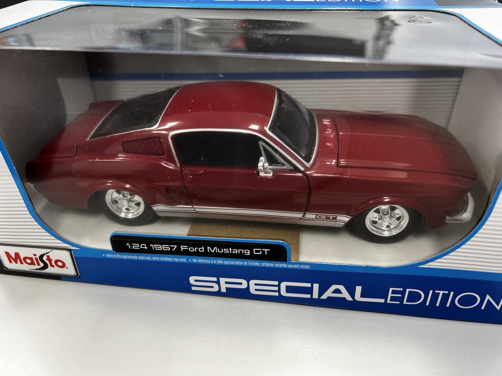 Model auta Ford Mustang GT 67 1:24