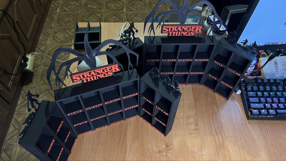 Полички для фігурок Kinder Joy Stranger Things  Дивні Дива на 24 шт