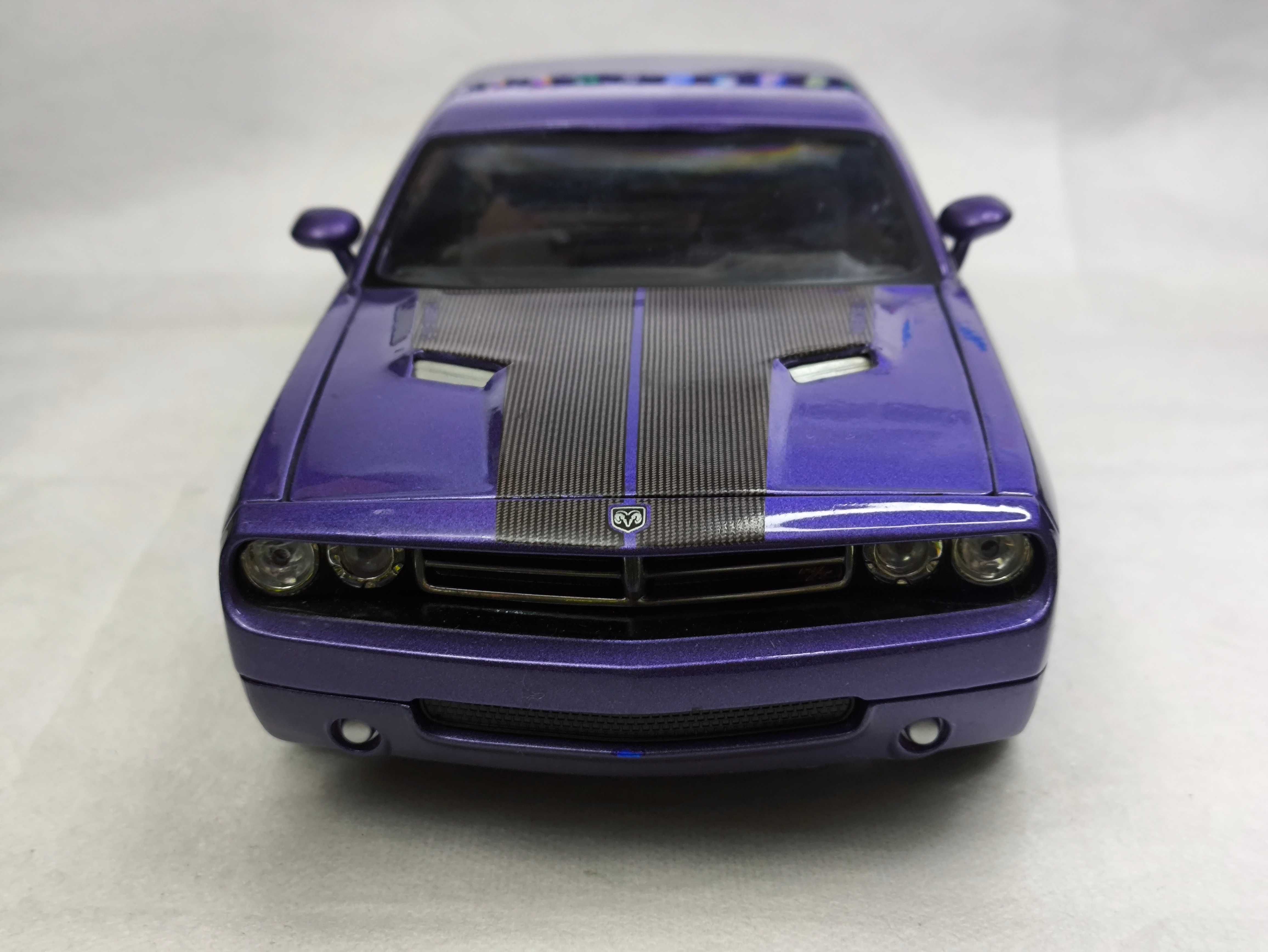 Модель Dodge Challenger Concept 2006 1.18 Maisto Violet