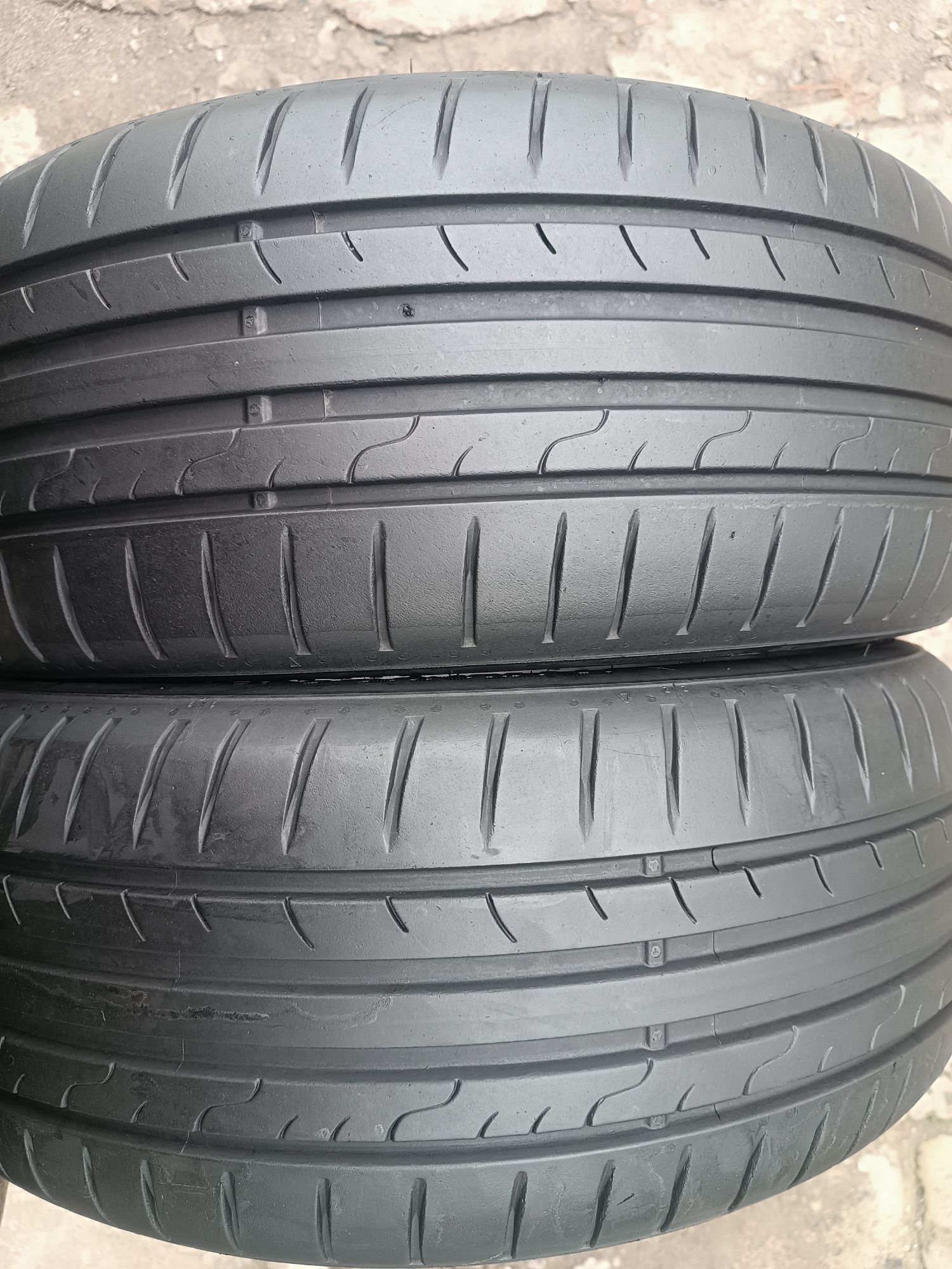 Sprzedam prawie nowe opony Dunlop 205/55 r17