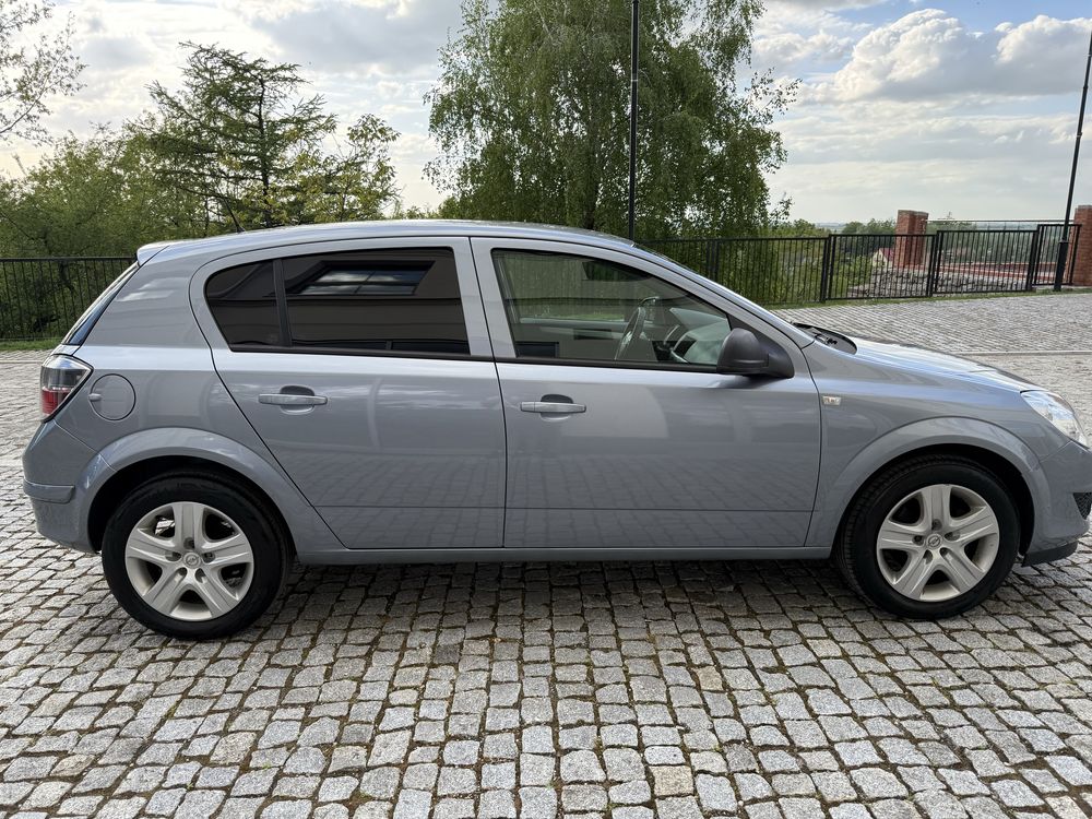 Opel Astra H 1.6 benzyna Zadbana