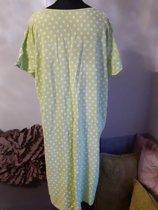 Sukienka limonkowa w biuscie 132 cm