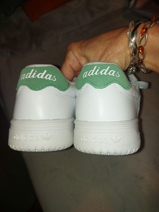 Nowe, ze skóry adidasy r. 39,5