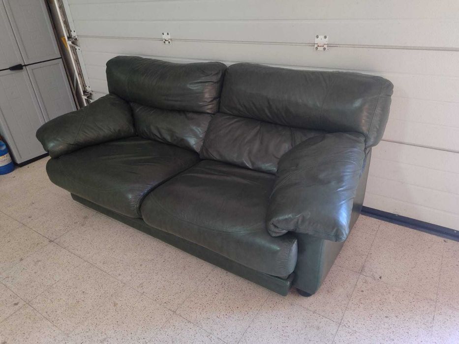 Sofá dois lugares em pele