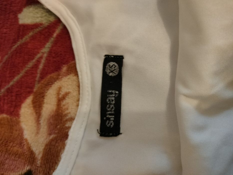 Biała sukienka z koronką rozm XS Sinsay