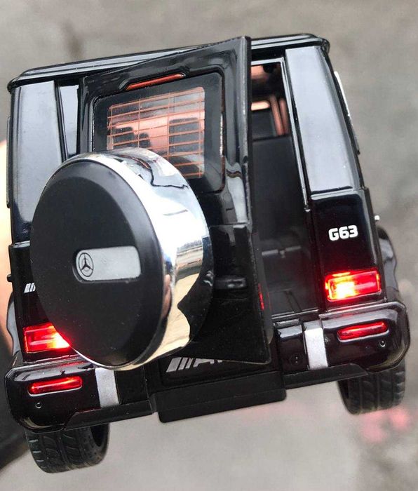 Гелик Мерседес 15 см металл, свет, звук, всё открывается