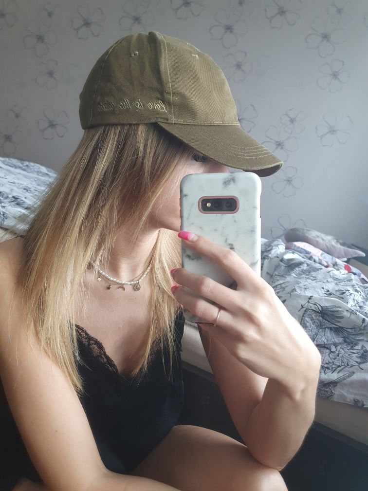 Czapka z daszkiem Bershka khaki