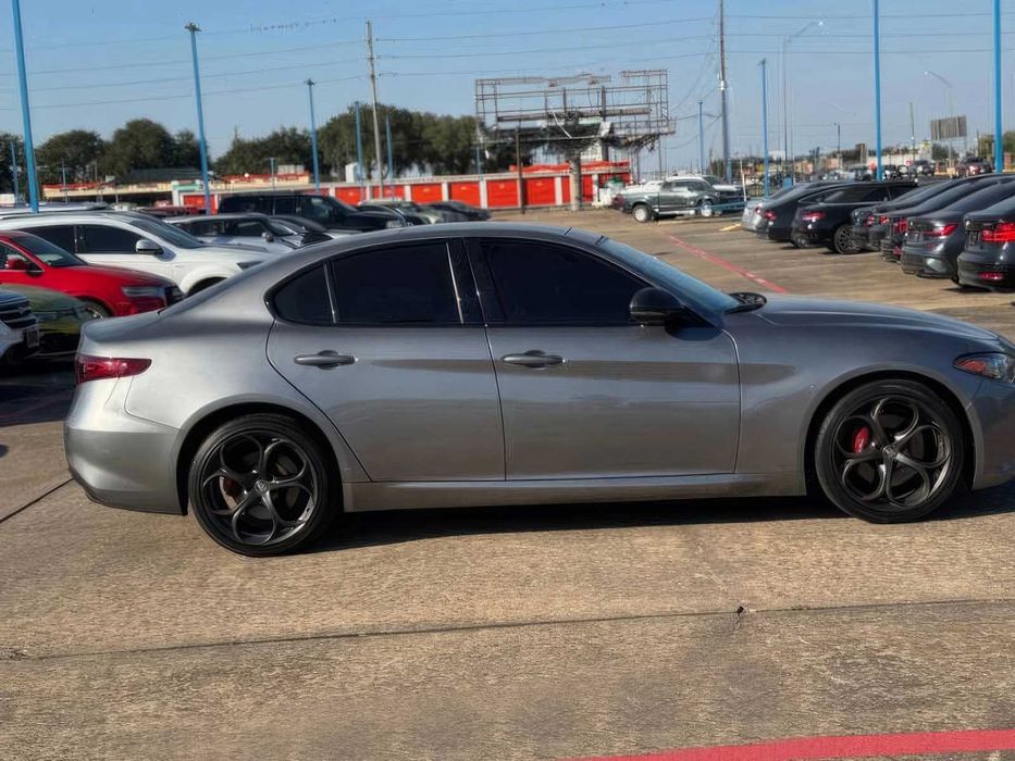Alfa Romeo Giulia      2019