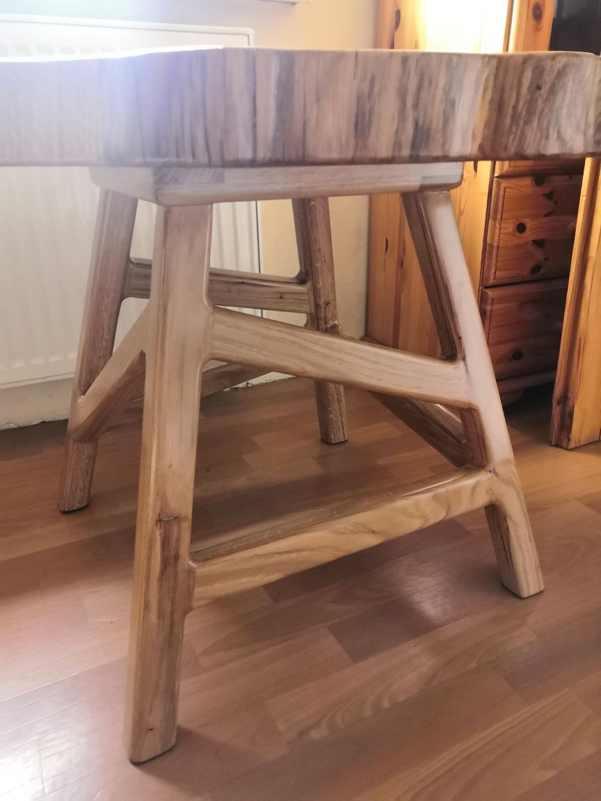 Stół. Stolik kawowy. Drewno. Dąb. Ręcznie wykonany