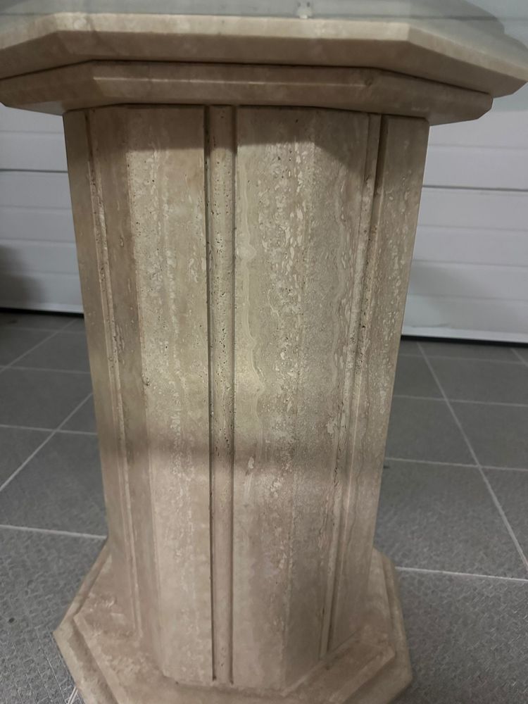 Mesa redonda de vidro e pedra rustica