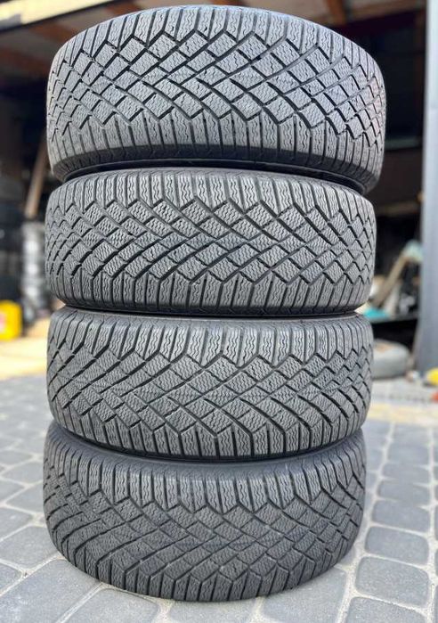 Шини зимові майже нові 205/55 R16 Continental VikingContact7 8+mm