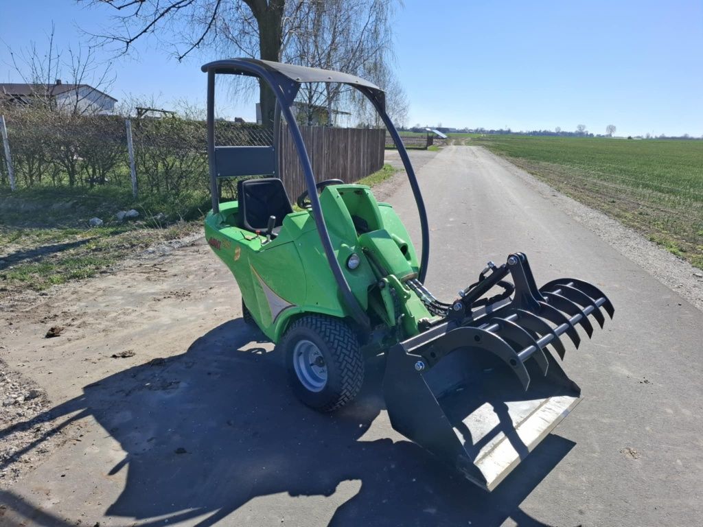 Miniładowarka Przegubowa Avant 216