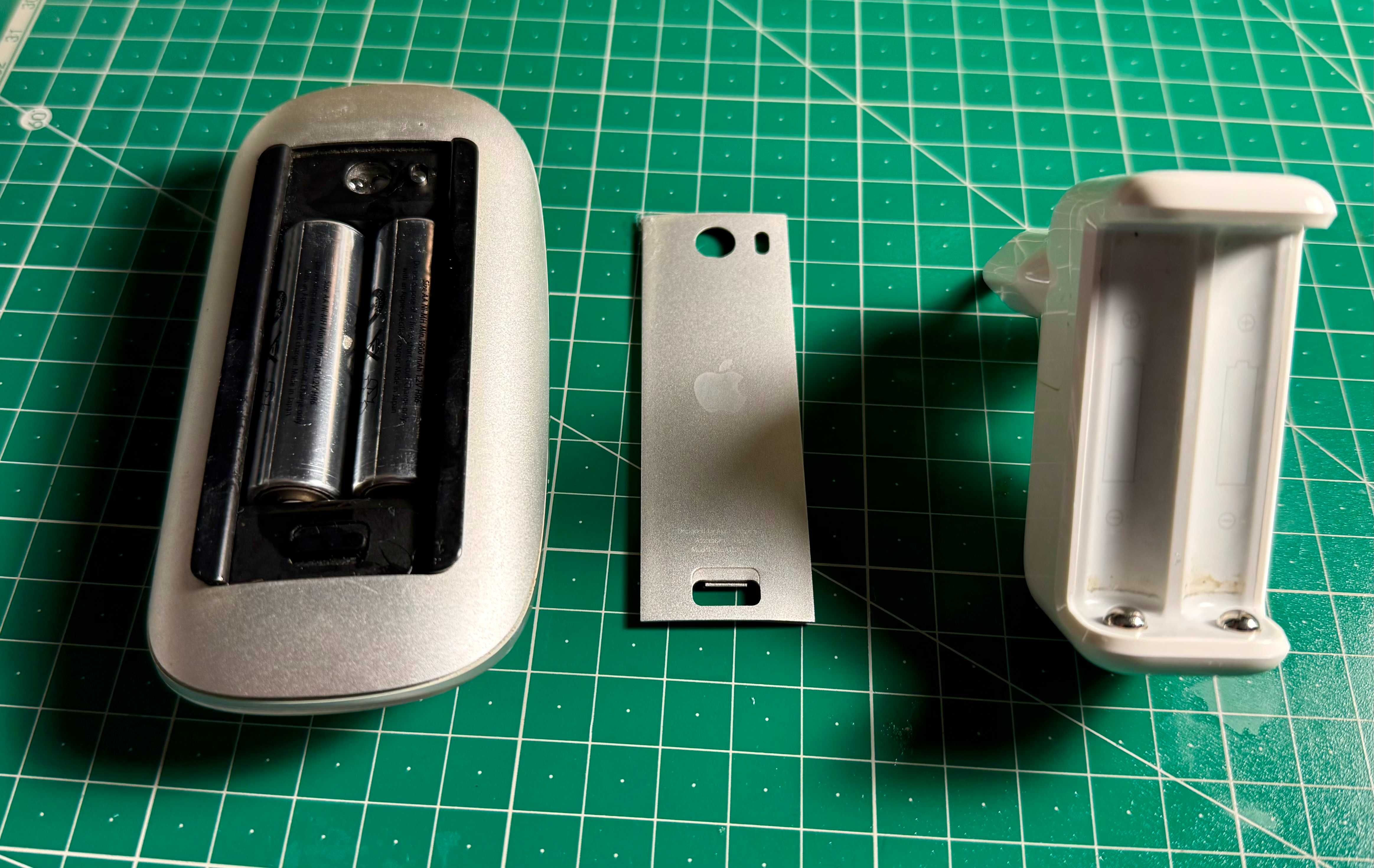 Magic Mouse Apple com carregador pilhas Apple e 2 pilhas em bom estado