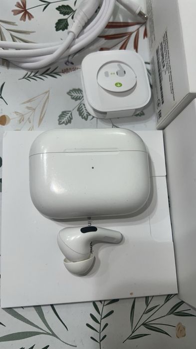 Навушник AirPods Pro правий з кейсом оригінал