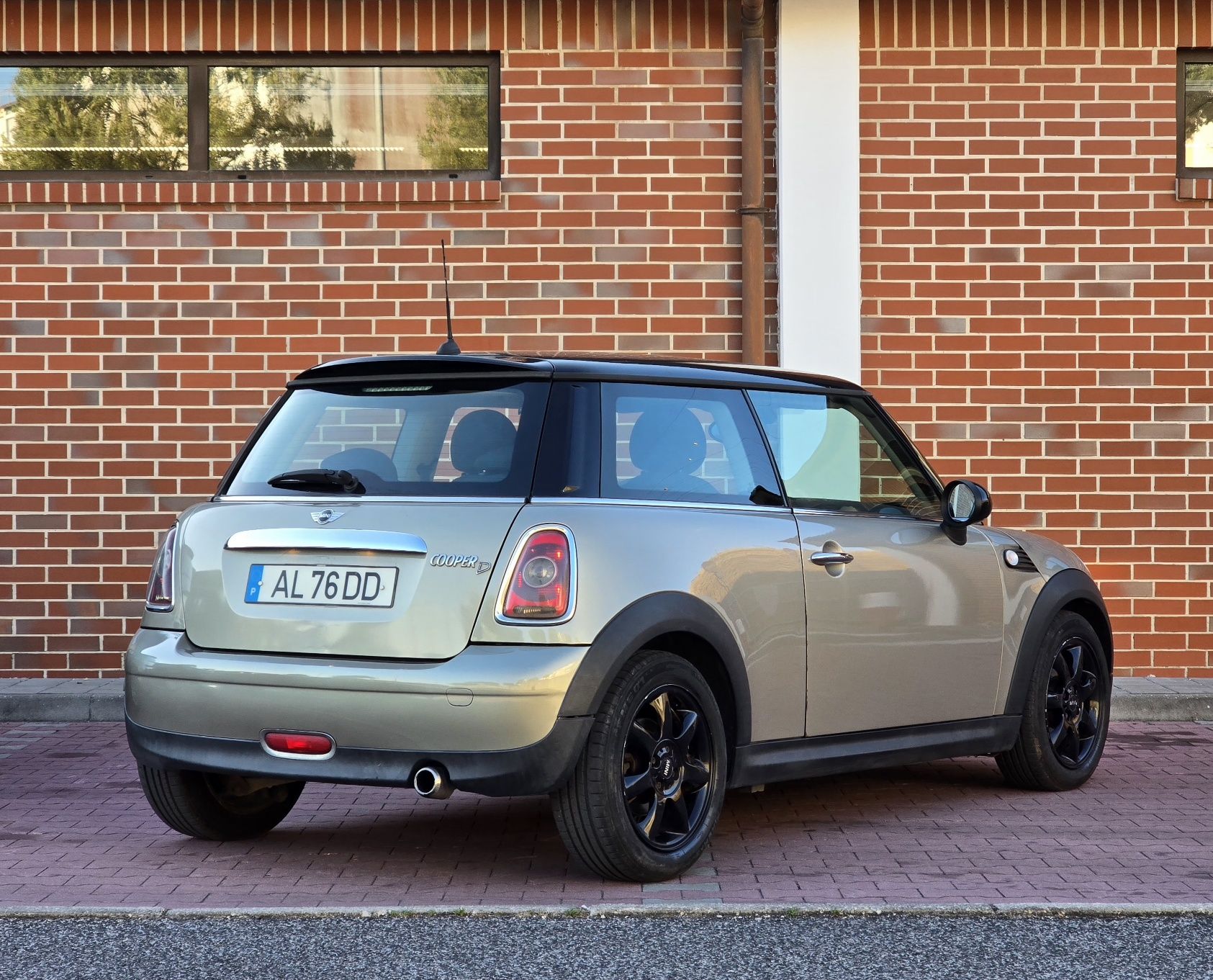 Mini Cooper D 1.6 110cv