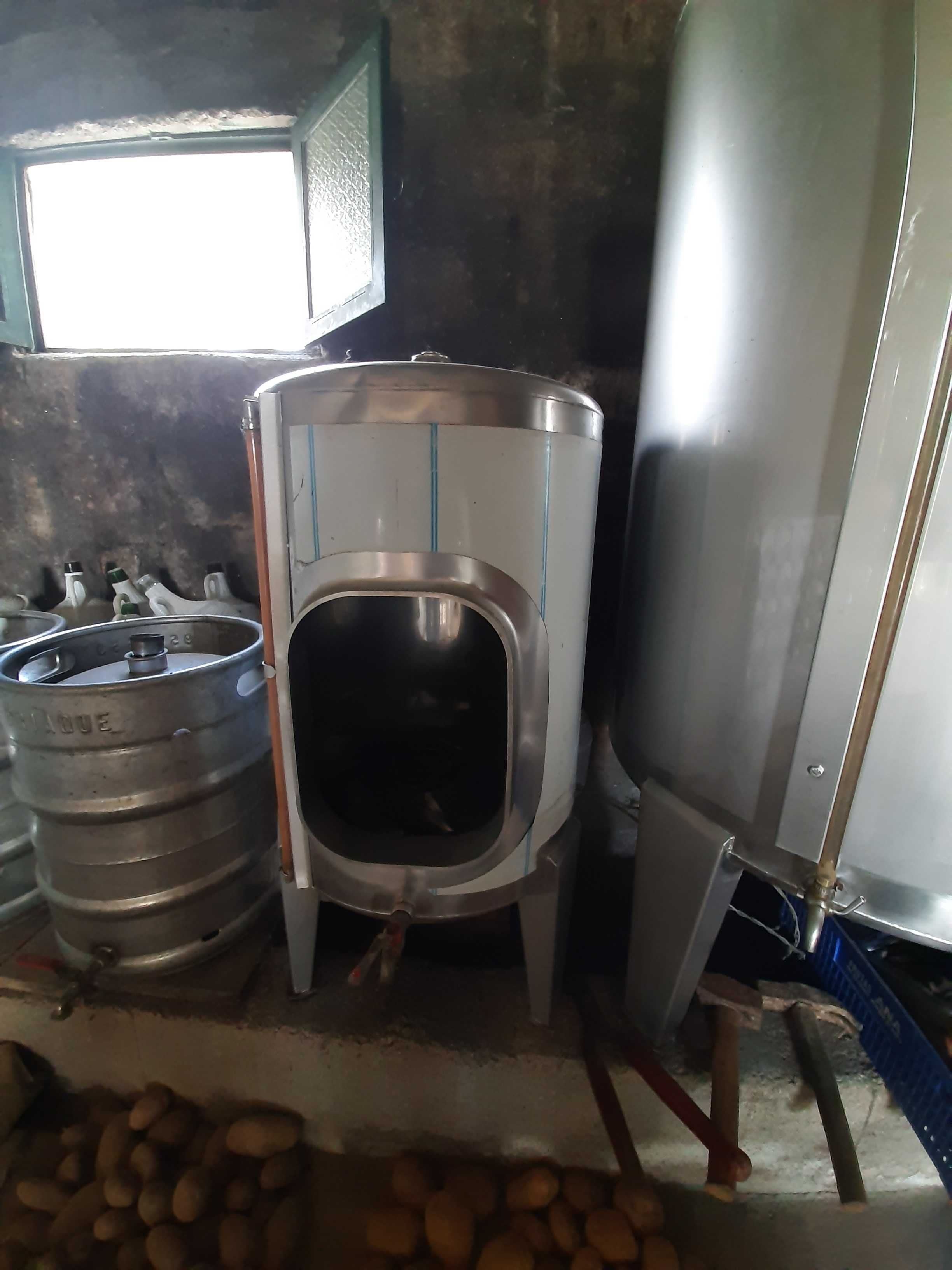 Cubas em  Inox e  vários artigos para produção de vinho
