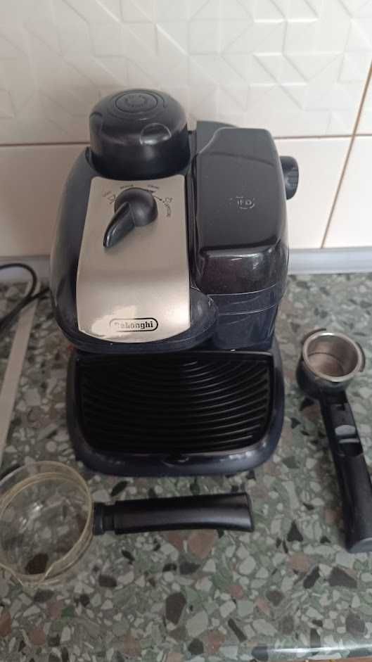 Продаю рожковую кофеварку DeLonghi EC9