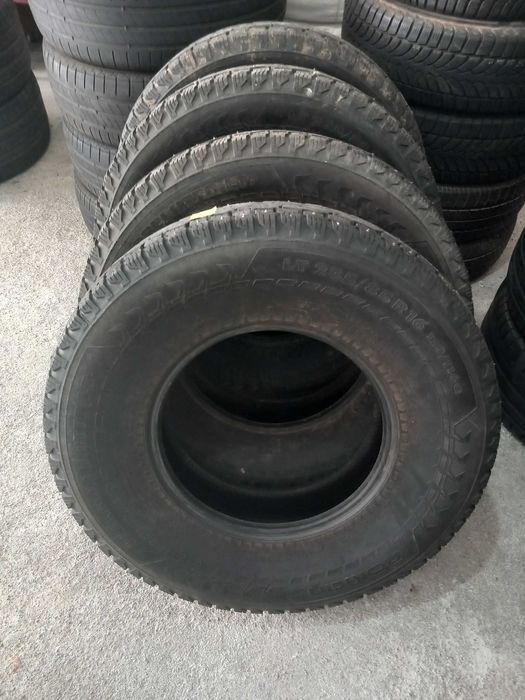 4 Pneus 235/85R16 Nokian 4x4 seminovos