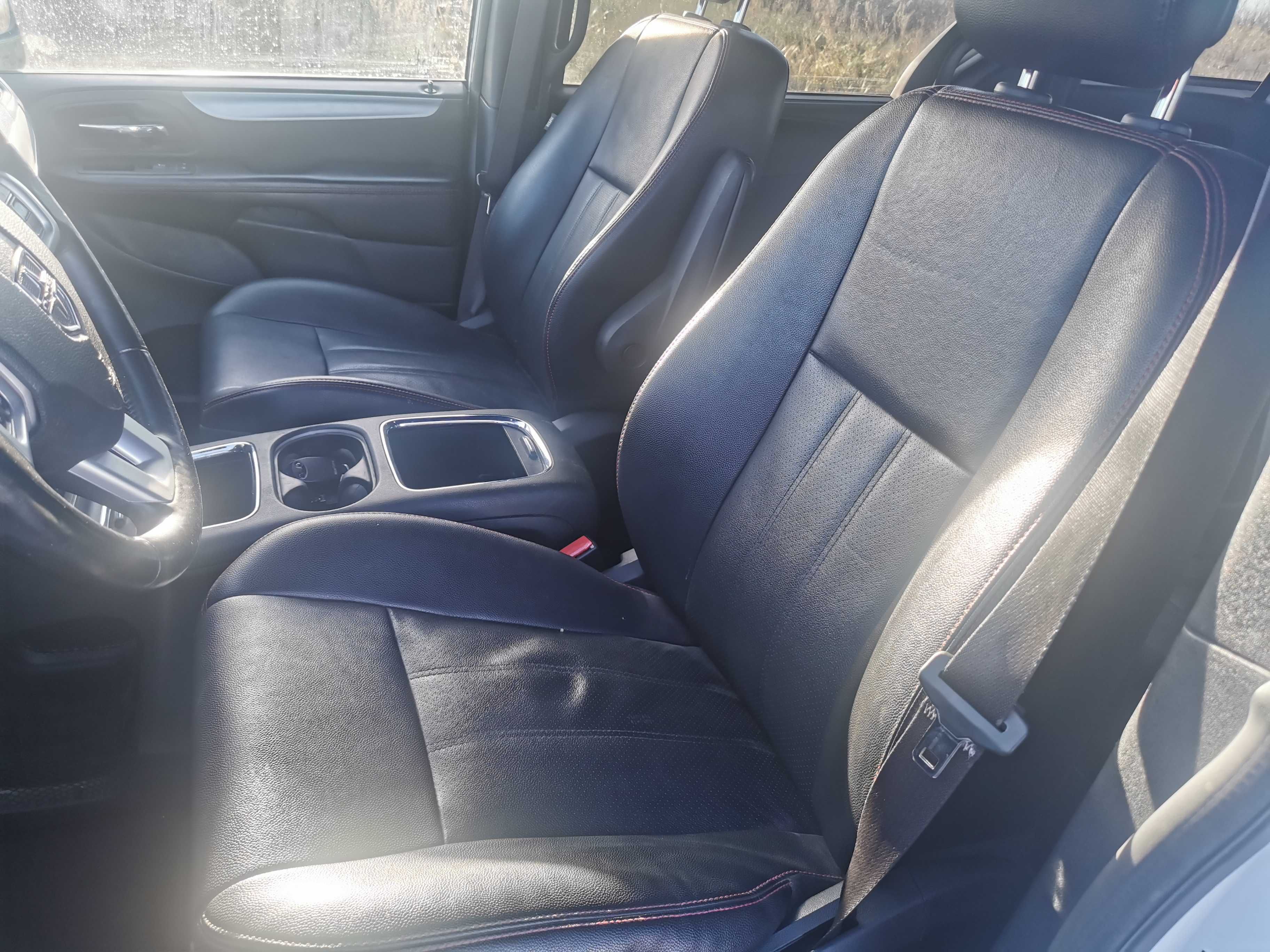 2018 Dodge Grand Caravan GT  + hak - faktura 23 %