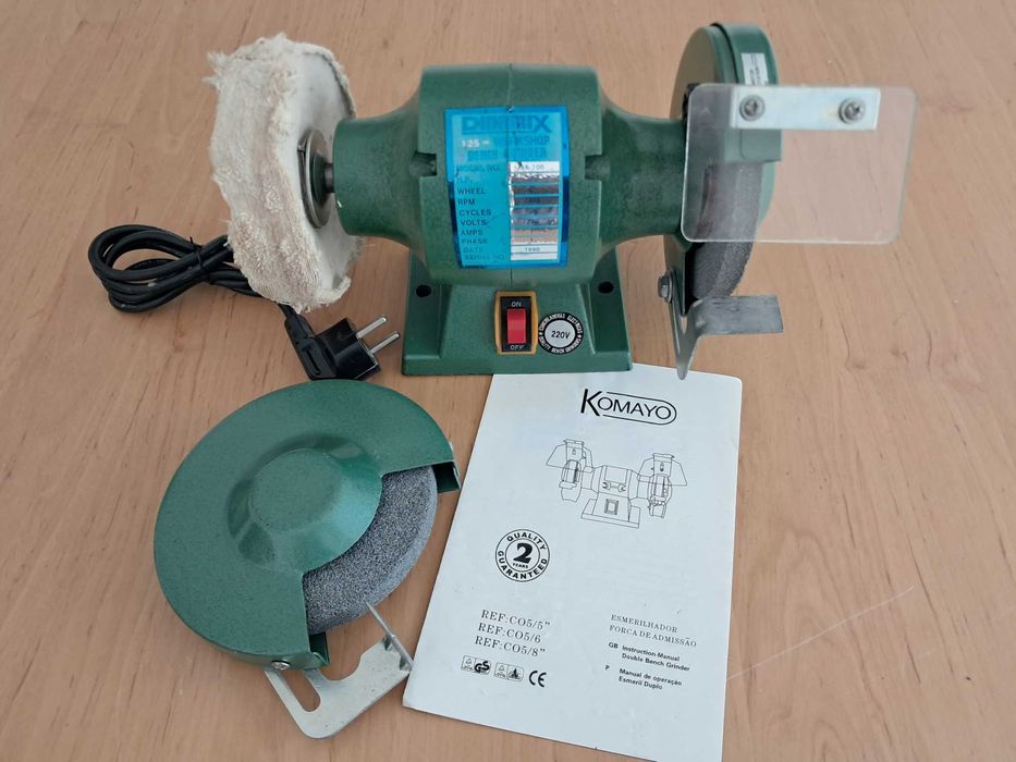 Esmeriladora com disco de polir