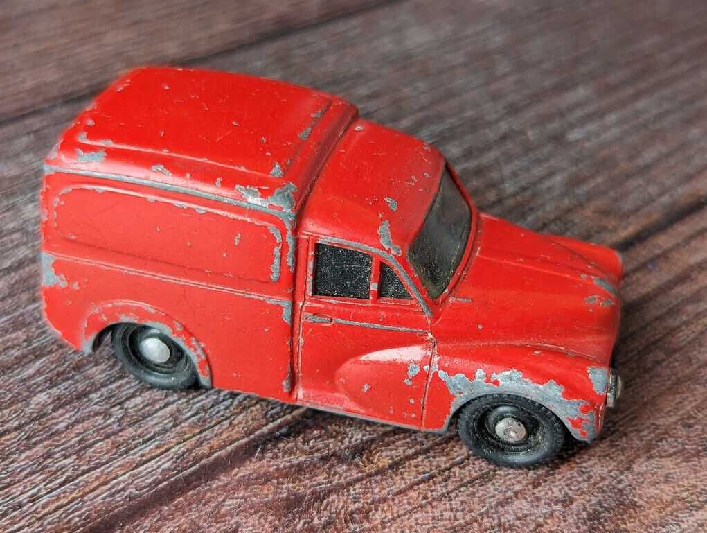 CORGI MORRIS MINOR Красная модель машины 1:87 Португалия